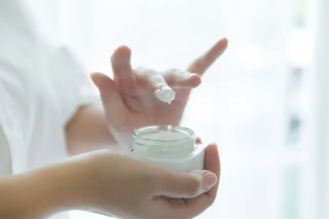 Các sản phẩm làm sáng da có thể gây nguy hiểm cho người dùng khi chúng chứa hydroquinone hoặc thủy ngân